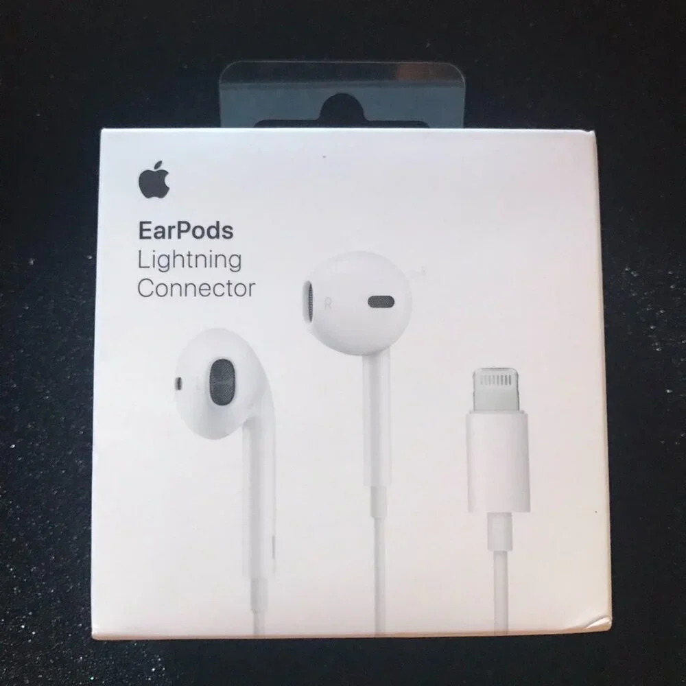 NEW Authentic Apple EarPods with Lightning Connector - iPhone 7 / 8 /X /XS White